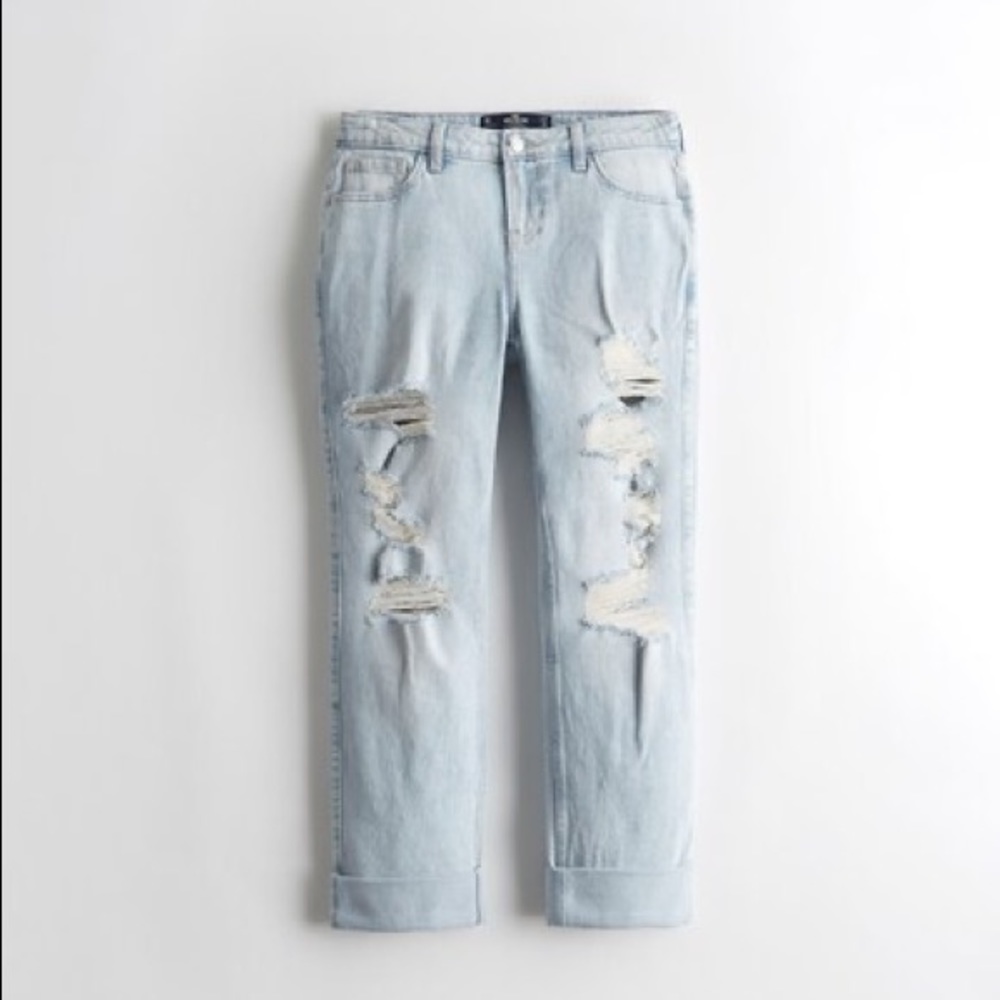 LOW-RISE RIPPED LIGHT WASH ROLLED HEM 90S BOYFRIEND JEANS